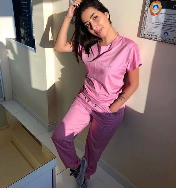modelos de uniformes para médicos
