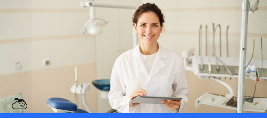 Dentista utilizando tablet, representando o uso de chatbot para dentista