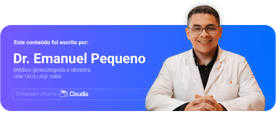 Banner com fundo degradê do roxo ao azul. À esquerda, o texto em branco diz: "Este conteúdo foi escrito por: Dr. Emanuel Pequeno, Médico ginecologista e obstetra, CRM 12016 | RQE 10806". Abaixo, um selo indica: "Embaixador oficial da Cloudia". À direita, uma foto do Dr. Emanuel: um homem jovem, sorridente, de óculos e jaleco branco, com as mãos cruzadas sobre a mesa.